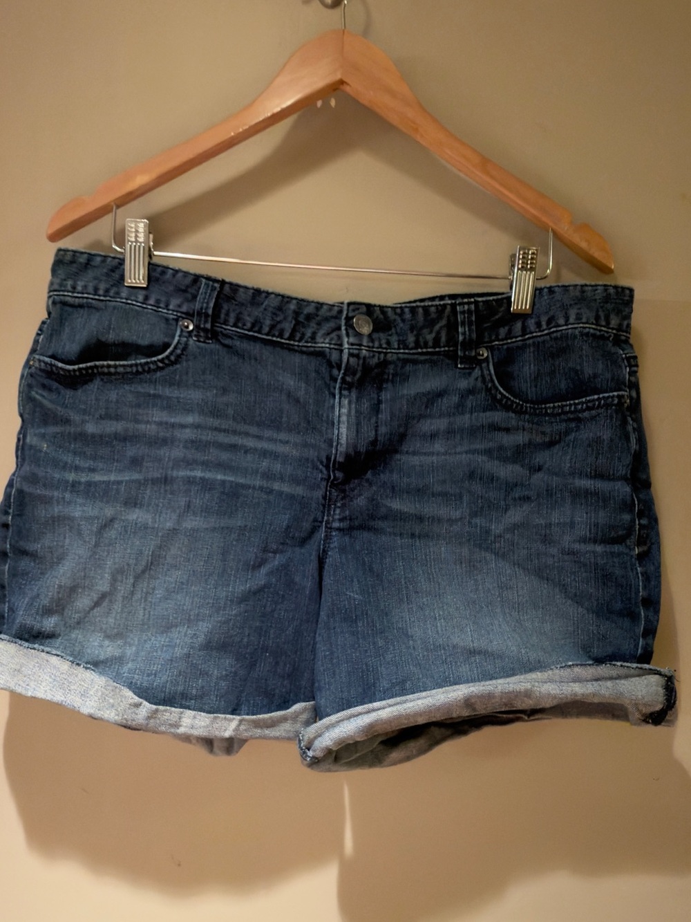 LOFT Medium Wash Rolled-Hem Denim Shorts 14